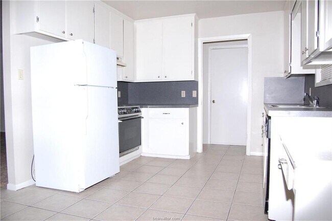 Foto del edificio - 1407 Bayou Woods Dr