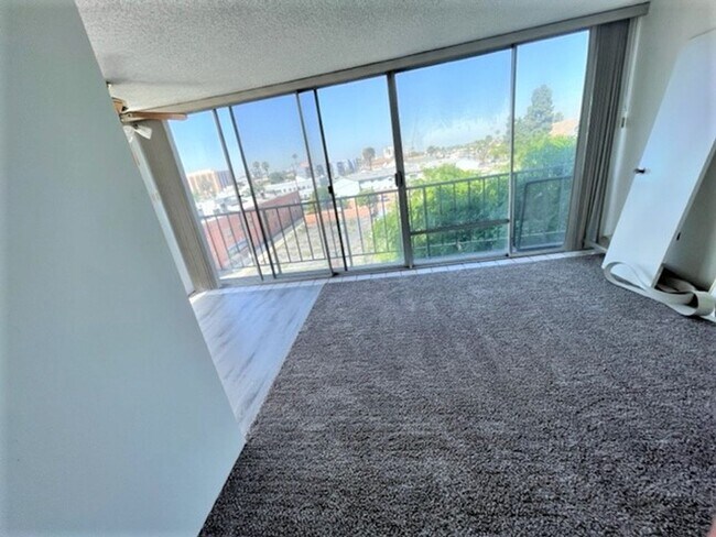 Foto del edificio - DOWNTOWN LONG BEACH 2BR/2BA CONDO ON 4TH F...