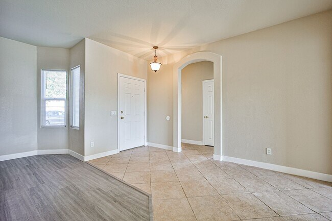 Building Photo - 2598 Ivoryhill St