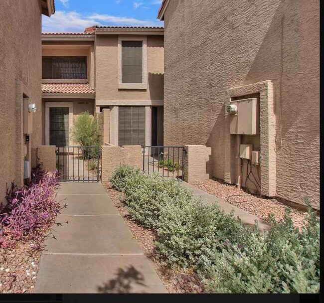 Building Photo - 13824 S 41st Way