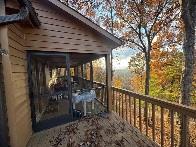 Foto del edificio - 664 Fox Run Dr