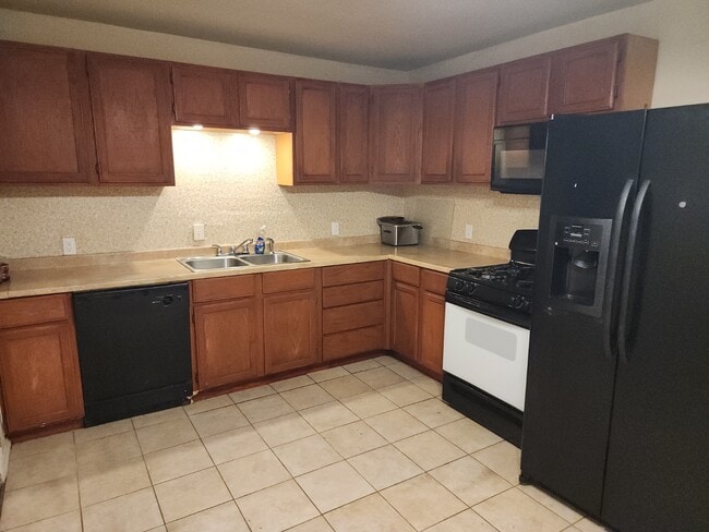 Building Photo - 3321 N Holman Ct
