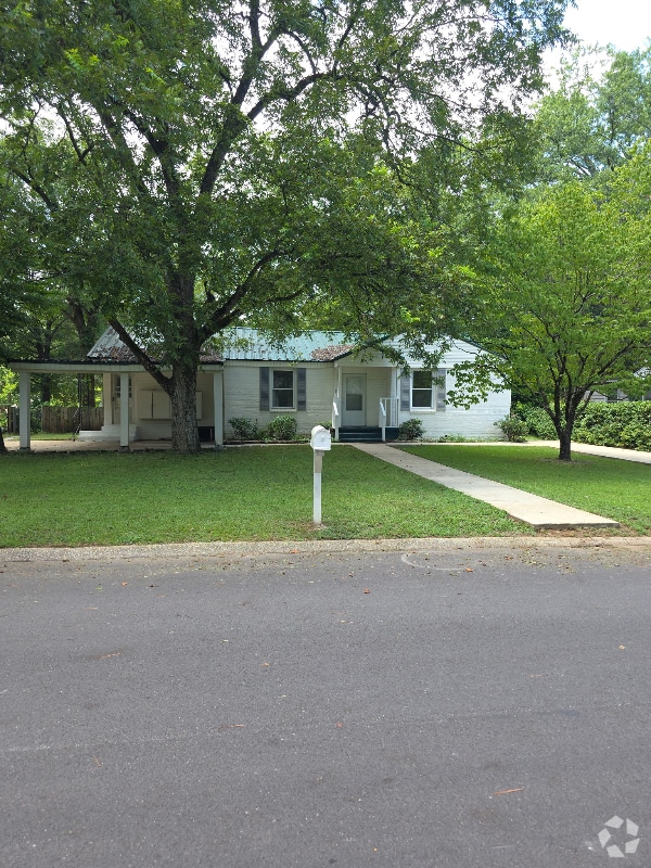 Building Photo - 14 Springbrook Cir