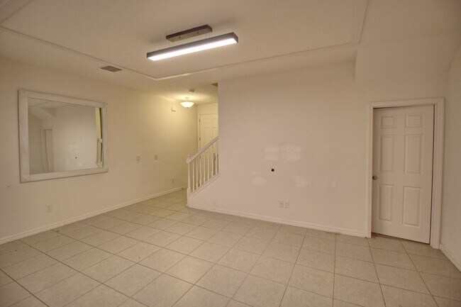 Foto del edificio - 990 E 10th St