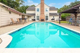 Building Photo - 1807 Saddlecreek Dr