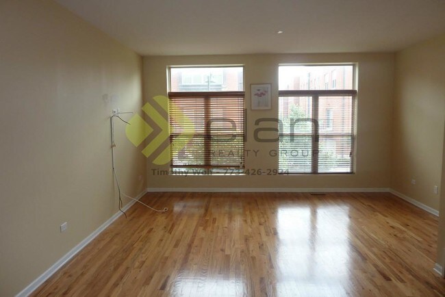 Building Photo - 353 E Eastgate Pl
