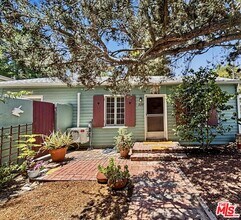 Building Photo - 2139 Holly Dr