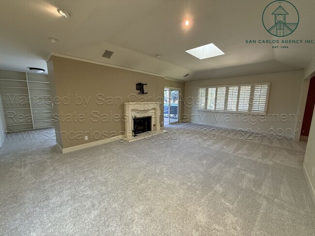 Foto del edificio - Two Bedroom Premium Del Mesa Condo Unit with Views