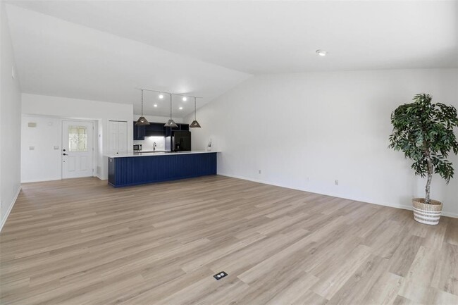 Foto del edificio - 100 Bay Point Dr