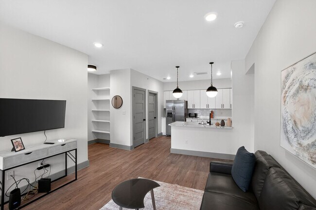 Foto del edificio - 2450 Wickersham Ln