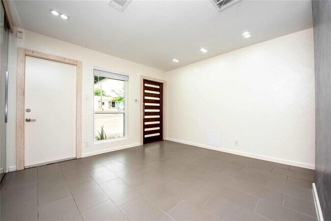 Foto del edificio - 3302 Catalina Dr