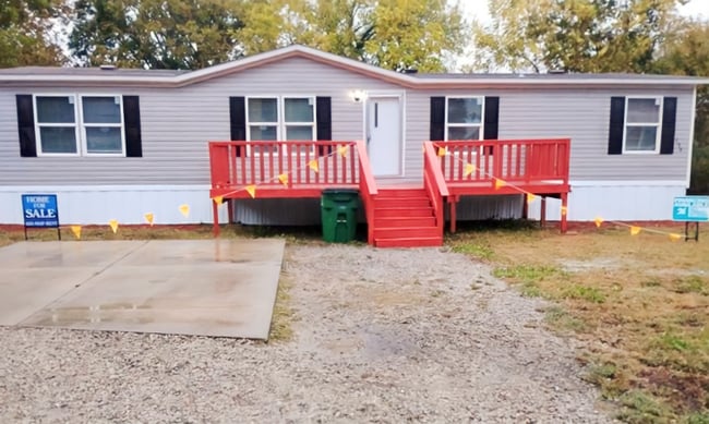 Building Photo - 138 Rainbow Dr