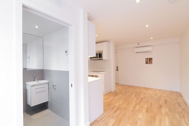 Photo du bâtiment - 25 Av des Pins O