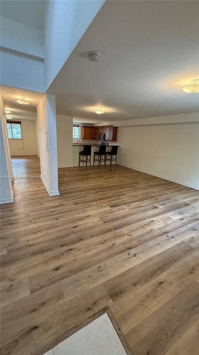 Foto del edificio - 5838 Devonshire Blvd