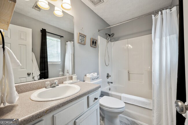 Foto del edificio - 18 Larkspur Ln SE