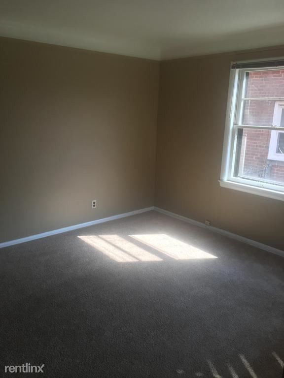 Foto del edificio - 3 br, 1 bath Apartment - 14317 Granger Rd