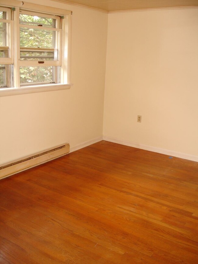 Building Photo - 800 Park Hill Dr