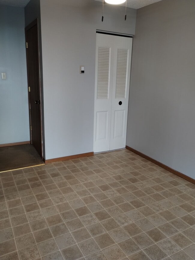 Building Photo - 317 Cedarview Ct