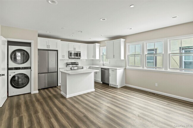 Building Photo - 269 Bayville Ave