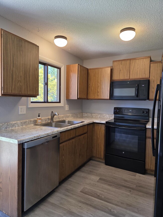 Building Photo - 4973 W 8th Street Rd