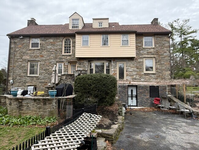 Trastienda - 1358 Indian Creek Dr