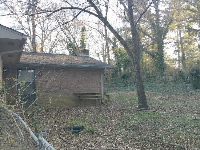 Building Photo - 145 Evergreen Terrace