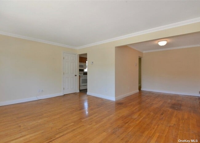 Building Photo - 19-17 Clintonville St