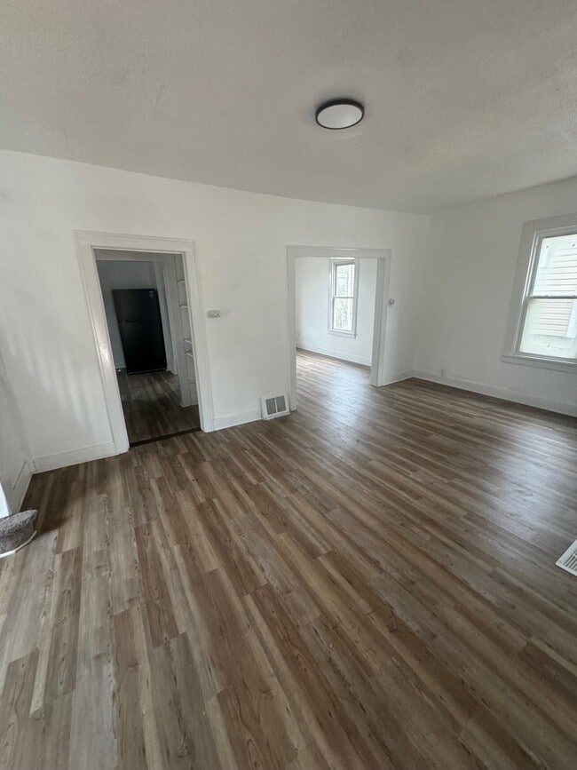 Building Photo - 275 Greensburg Pike