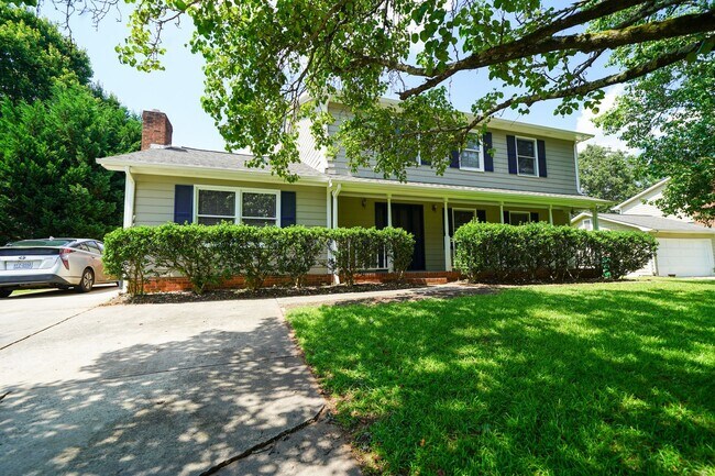Building Photo - UNCC Area.  2 story 4 BR 2 1/2 BA Large Fe...