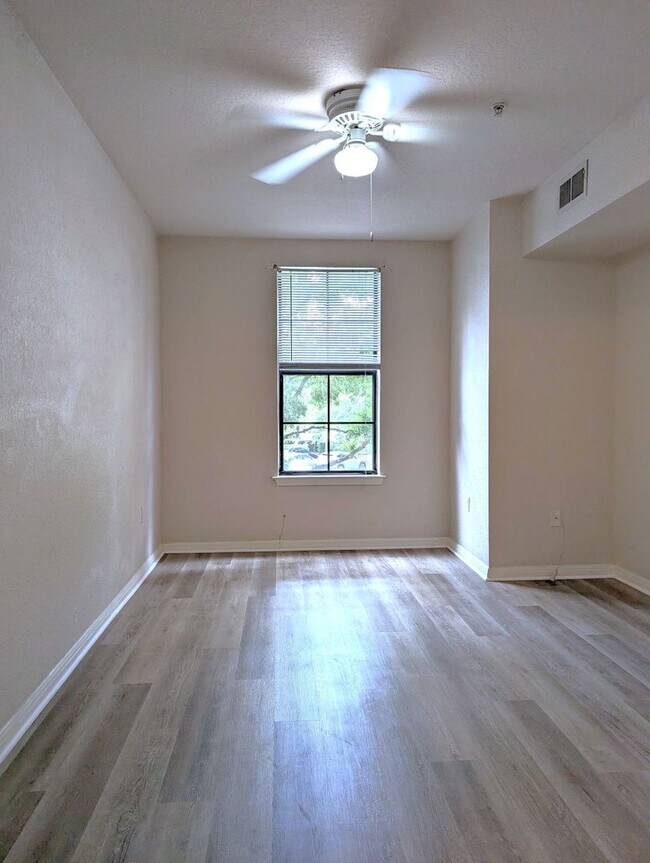 Foto del edificio - 1x1 Open, bright and spacious! 647 square ...