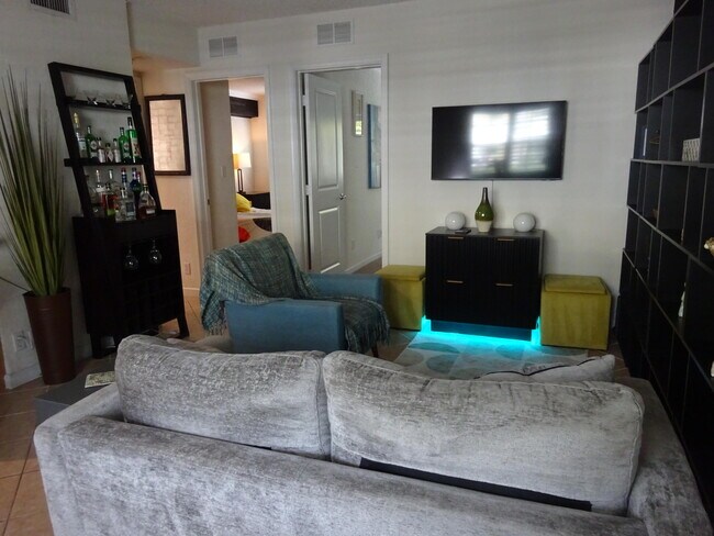 Building Photo - 2660 NE 8th Ave