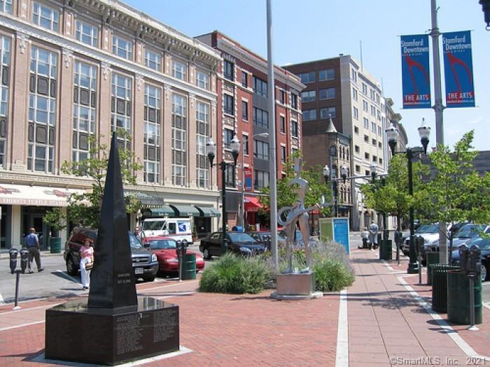 Primary Photo - 211 Main St