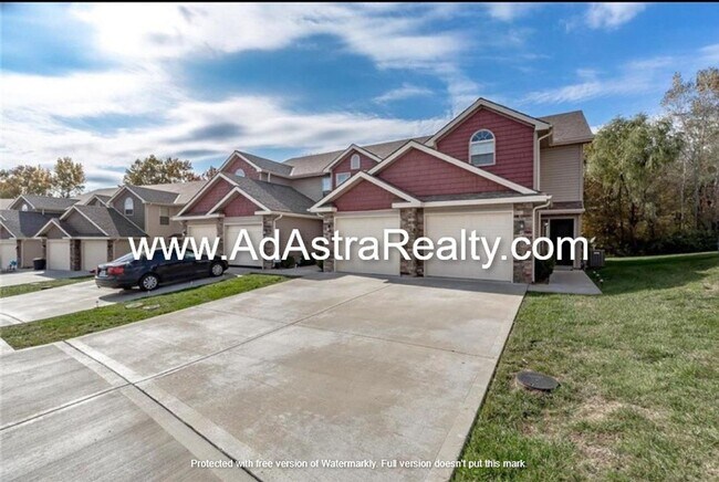 Foto del edificio - Gorgeous Like New KCMO Townhome-Available ...