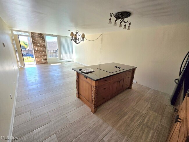 Foto del edificio - 2331 E Market St