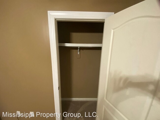 Building Photo - 3 br, 2.5 bath House - 113 Twin Gates Drive