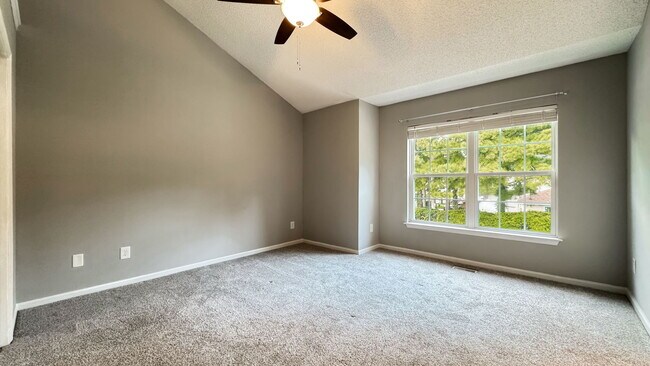 Foto del edificio - 2393 Old Greenbrier Rd