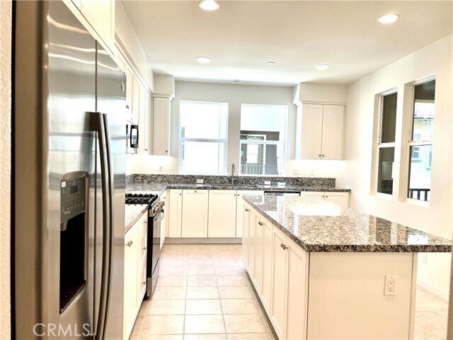 Building Photo - 9 Sanctuary Ln