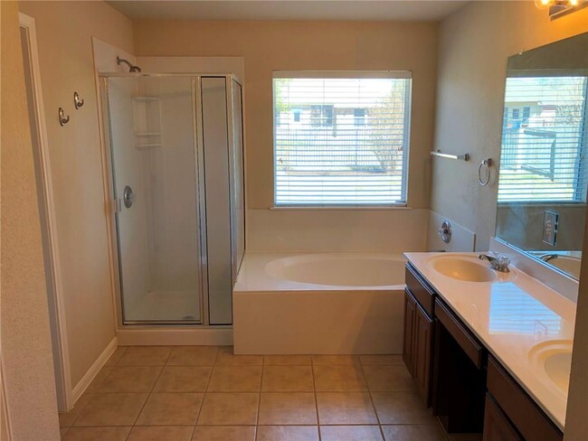 Building Photo - 4105 Meadow Bluff Way