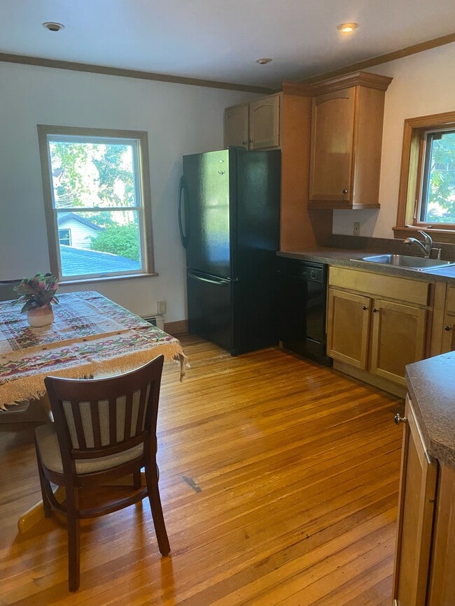Kitchen - 568 Palmer Rd