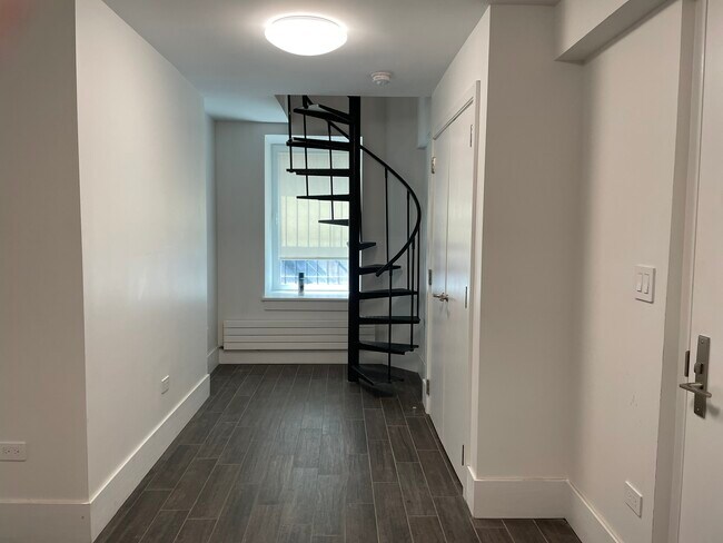 Building Photo - 125 E 83rd St