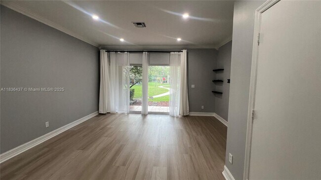 Foto del edificio - 12203 SW 6th St