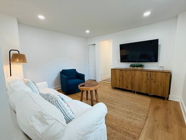 SALA DE ESTAR - 600 Brinley Ave
