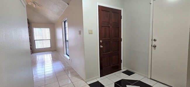 Building Photo - Towne Lake - Amazing Lake Views!