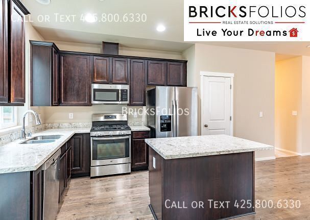 Building Photo - 4-bedroom Lynnwood gem near shops and rest...