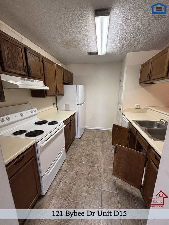 Building Photo - 121 Bybee Dr