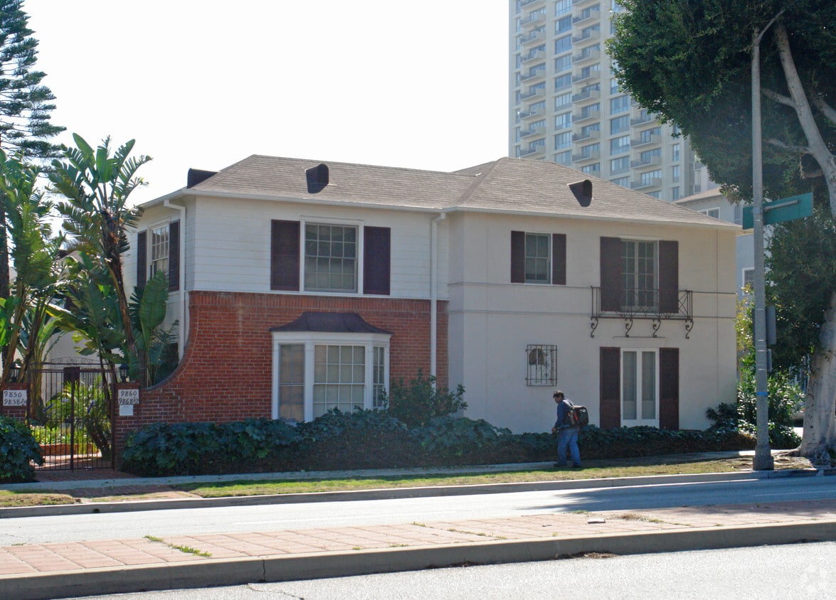 Primary Photo - Shirley Court