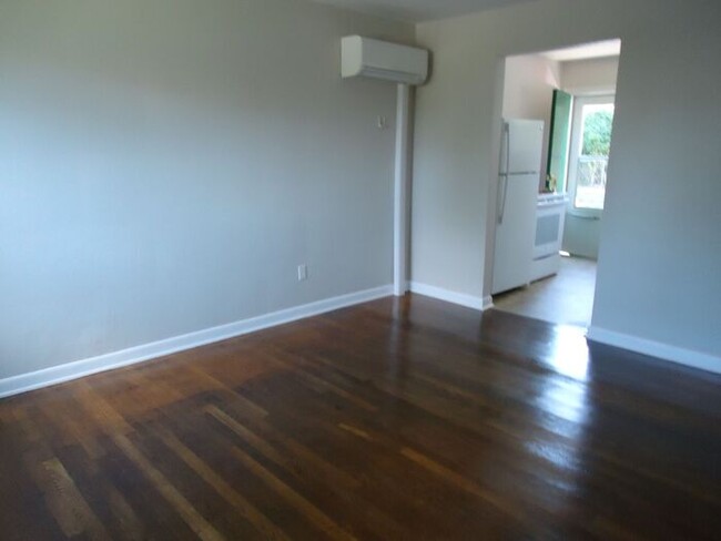 Building Photo - 2BD/1BA Townhome In Hickory