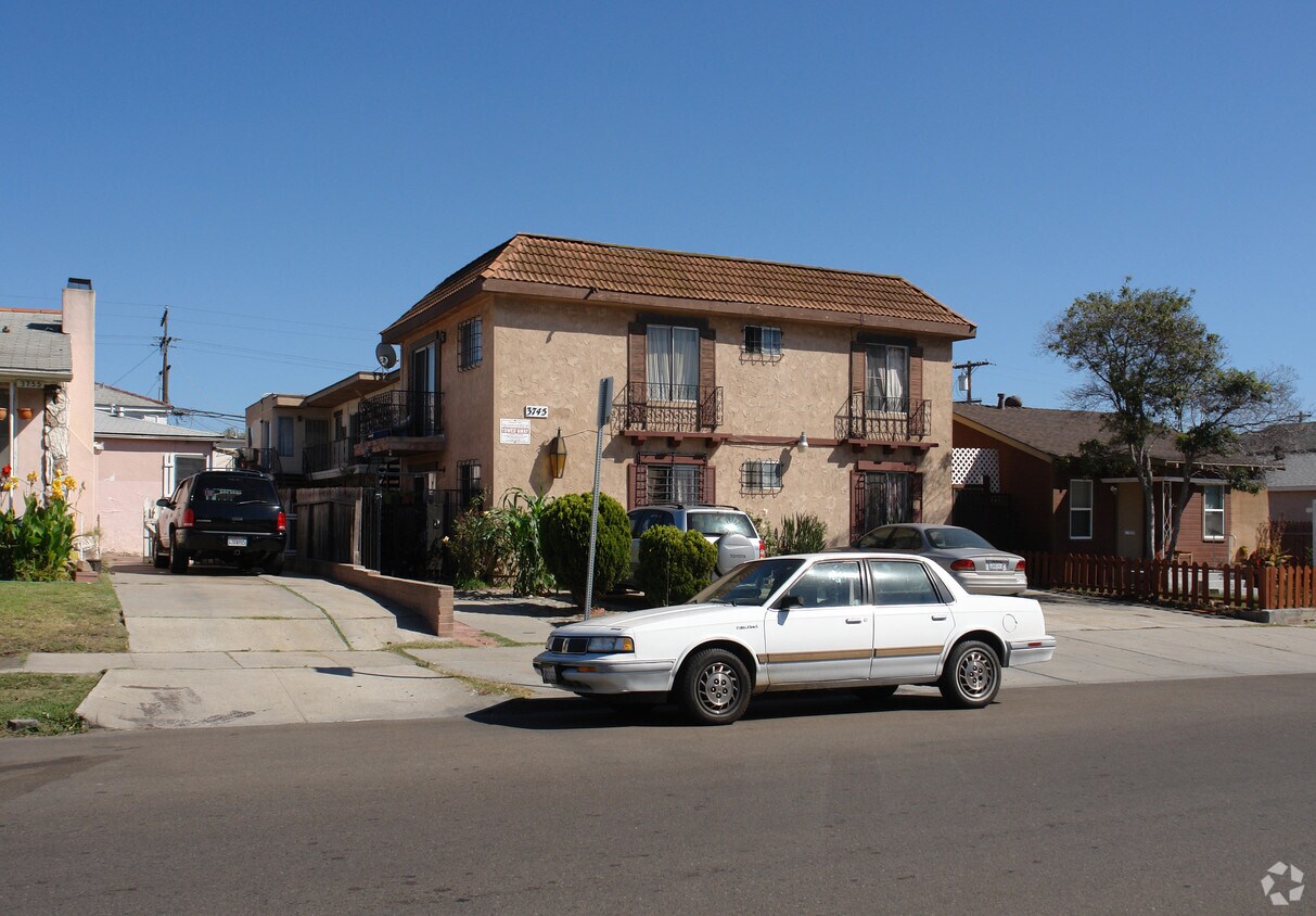Building Photo - 3745 Van Dyke Ave