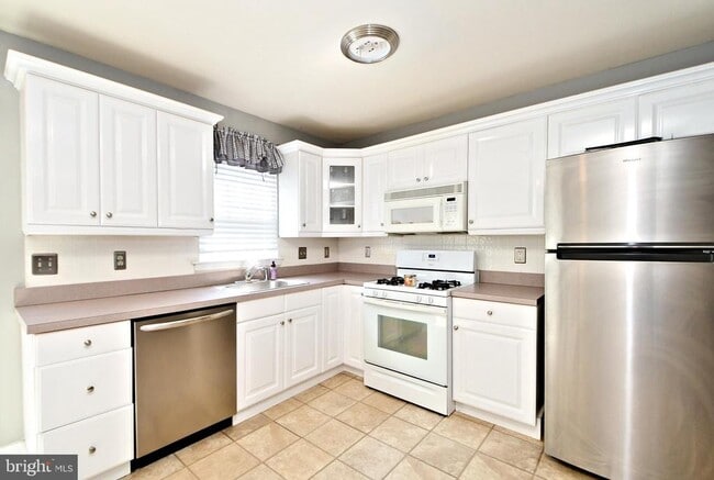 Building Photo - 58 Horseshoe Dr