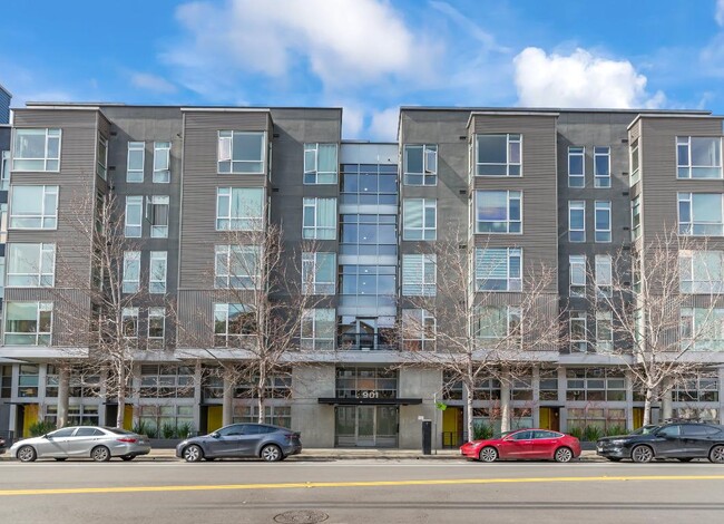 Building Photo - 901 Jefferson St